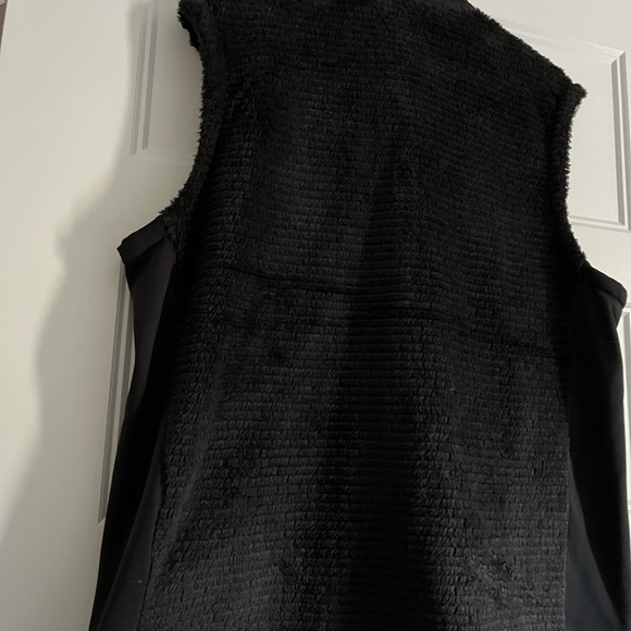 Mountain Hardwear
Polartec High Loft Vest - Men's 2XL - Picture 6 of 16